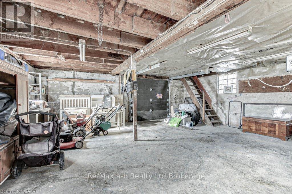 27 Gissing Street W Property Photo 22