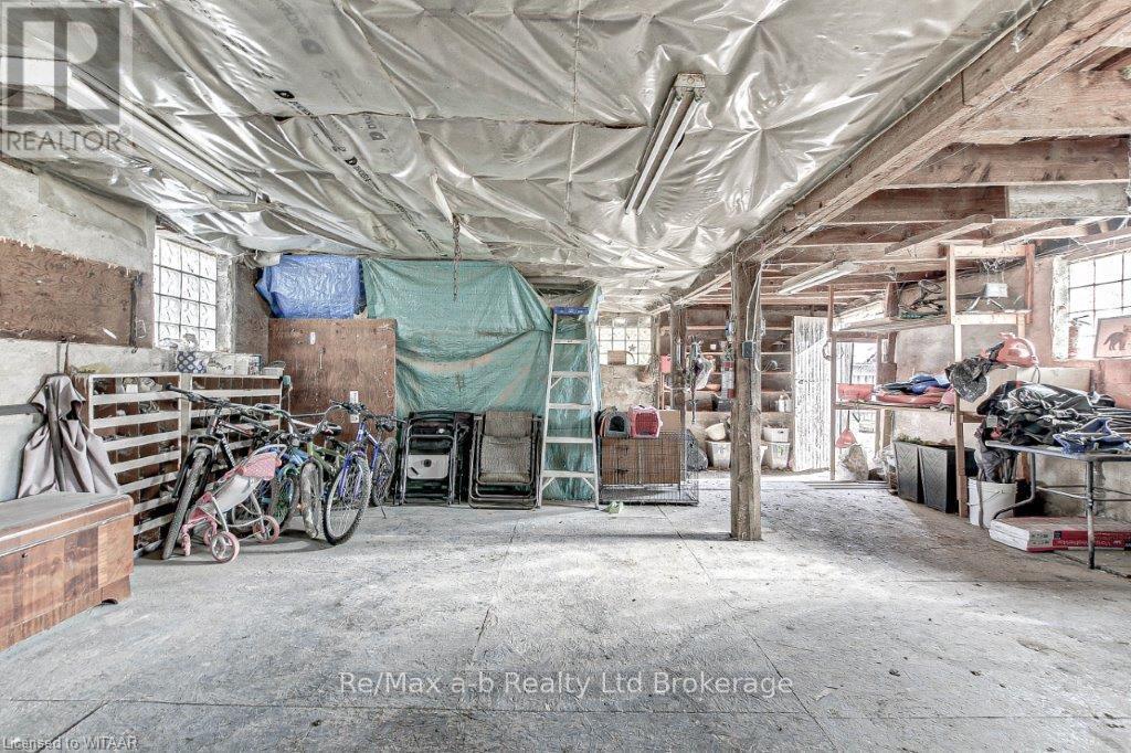 27 Gissing Street W Property Photo 23