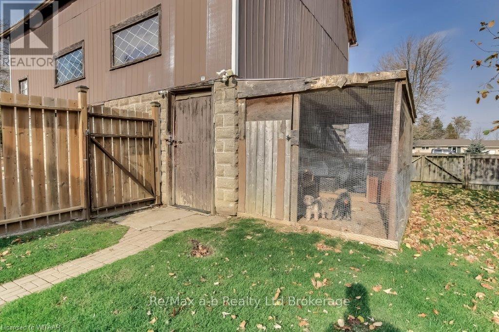 27 Gissing Street W Property Photo 25