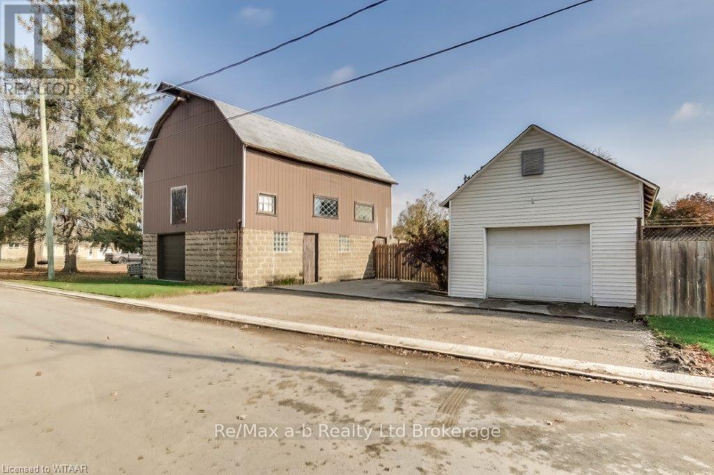 27 Gissing Street W Property Photo 27