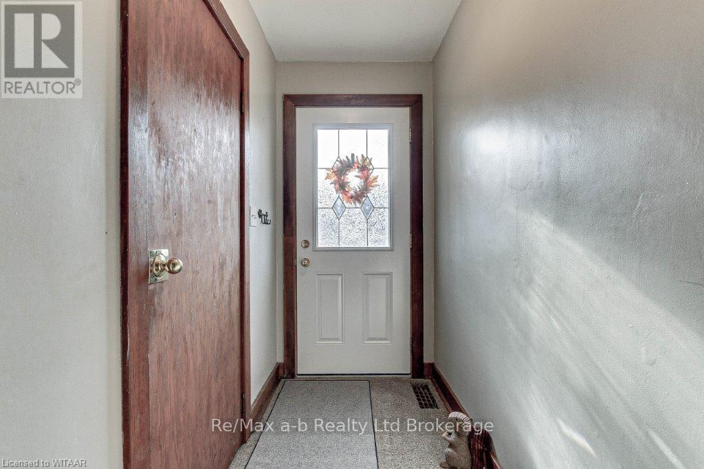 27 Gissing Street W Property Photo 30