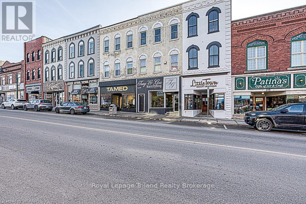 116 Thames Street S Property Photo 3