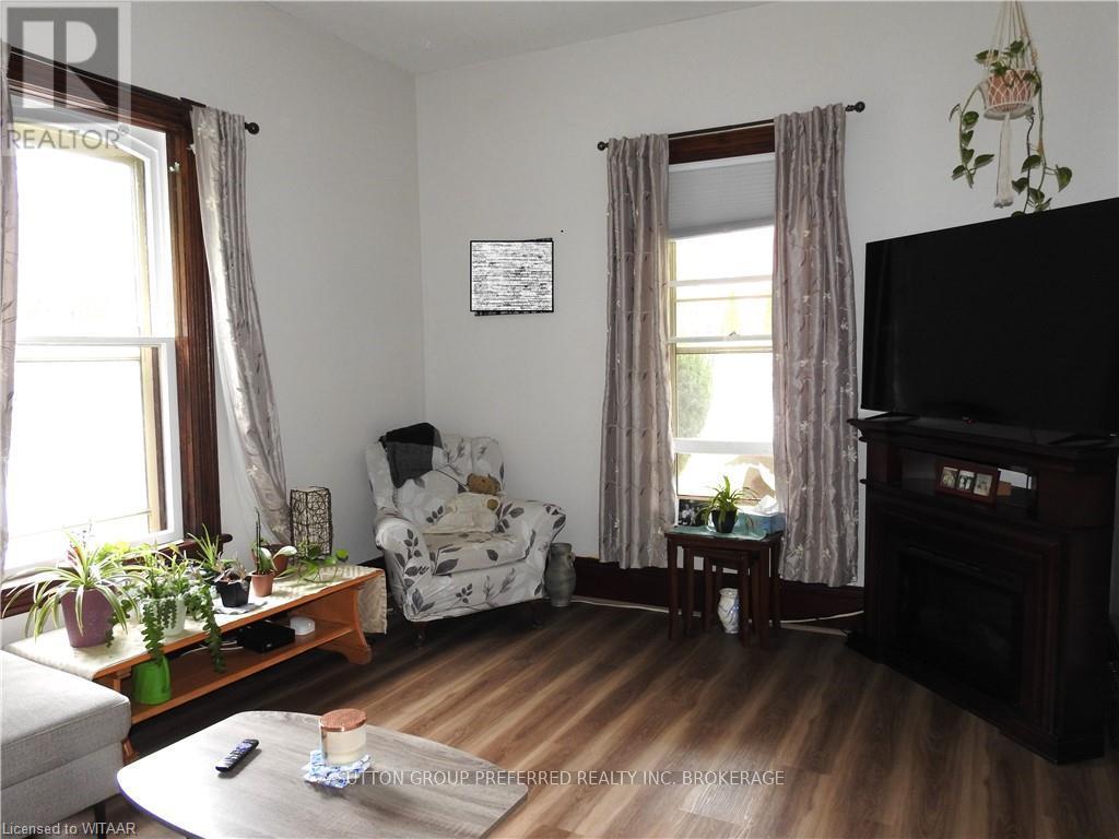 185 John Street Property Photo 4