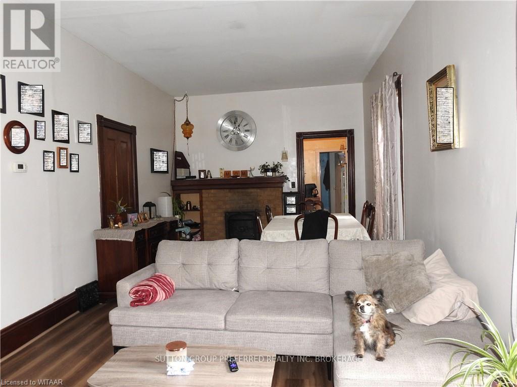 185 John Street Property Photo 6