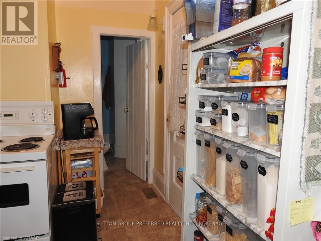185 John Street Property Photo 8