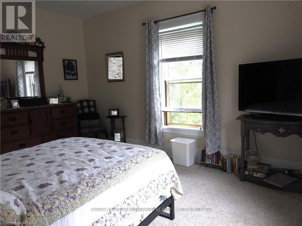 185 John Street Property Photo 9