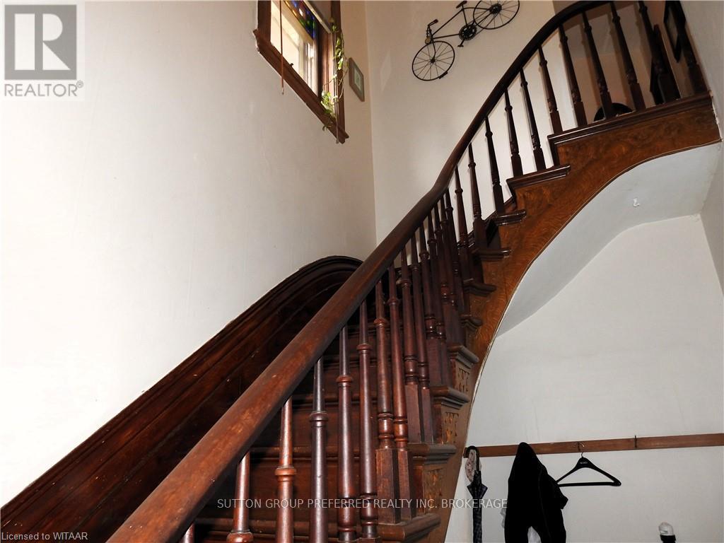 185 John Street Property Photo 11