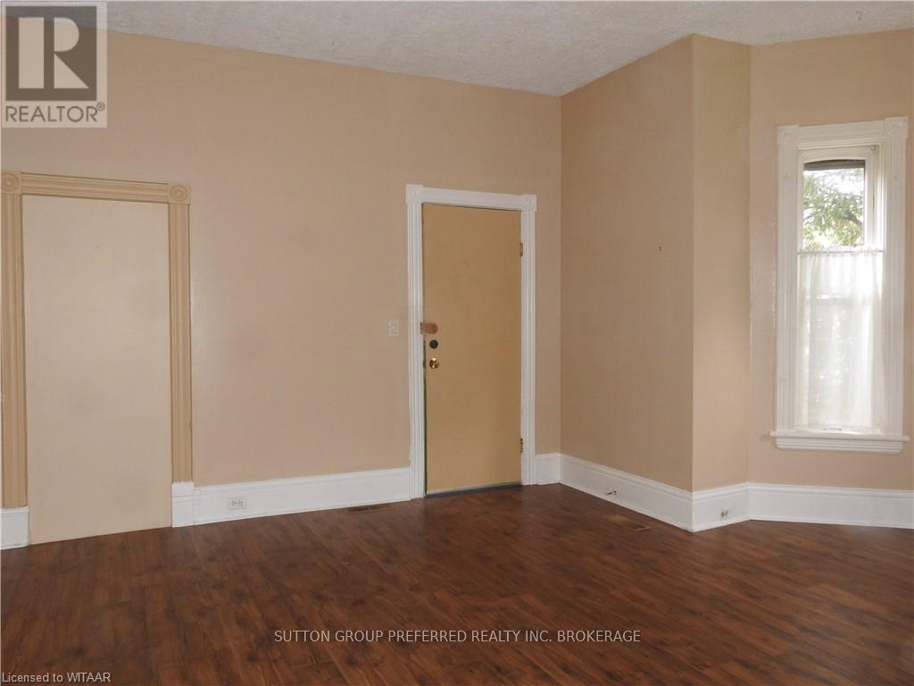 185 John Street Property Photo 13