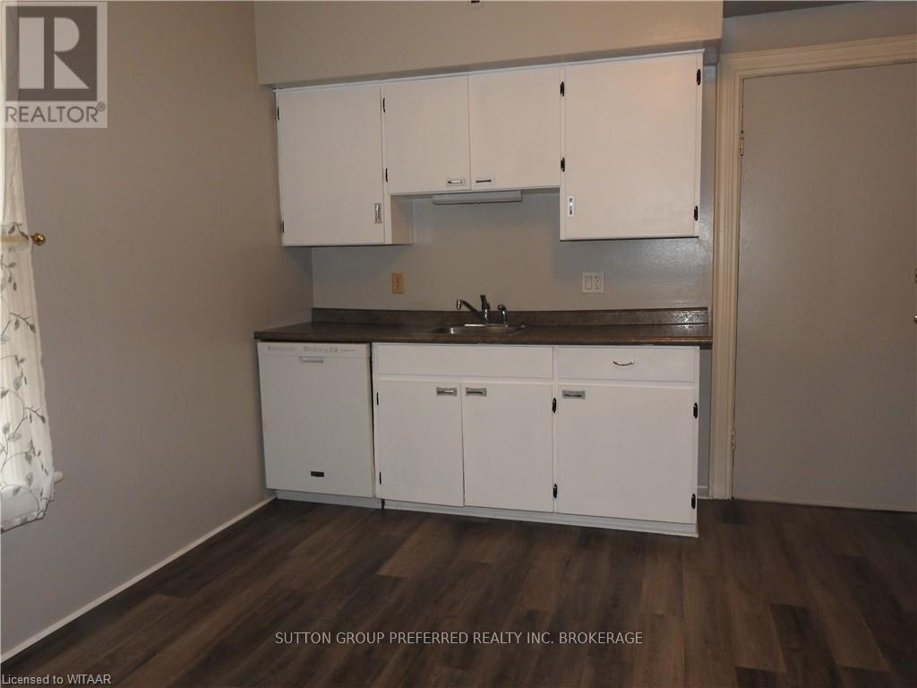 185 John Street Property Photo 15