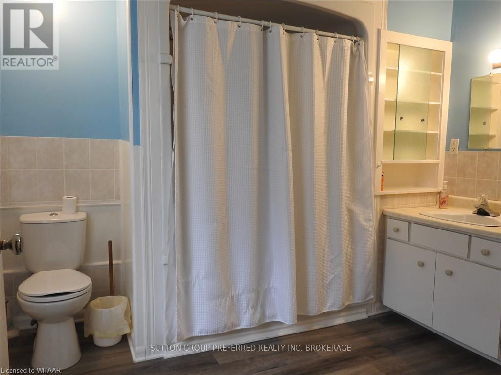 185 John Street Property Photo 22