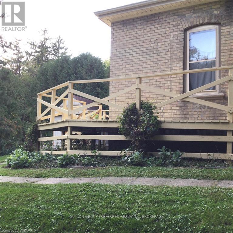 185 John Street Property Photo 23