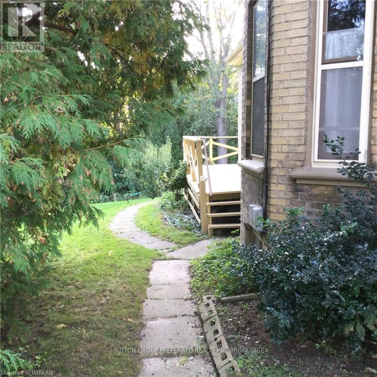 185 John Street Property Photo 24