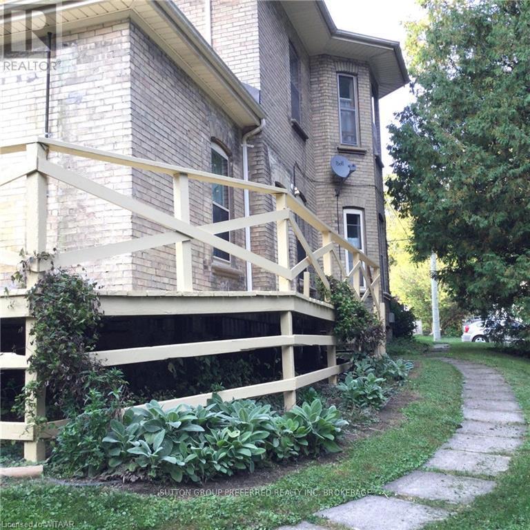 185 John Street Property Photo 25