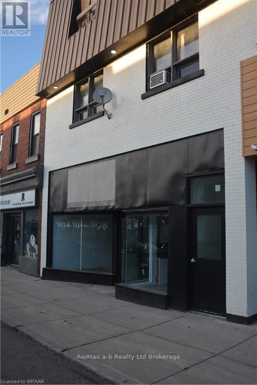 85 Thames Street S Property Photo 2