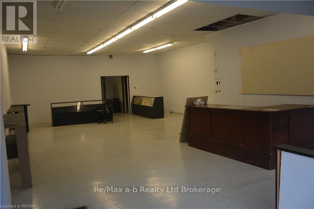 85 Thames Street S Property Photo 8