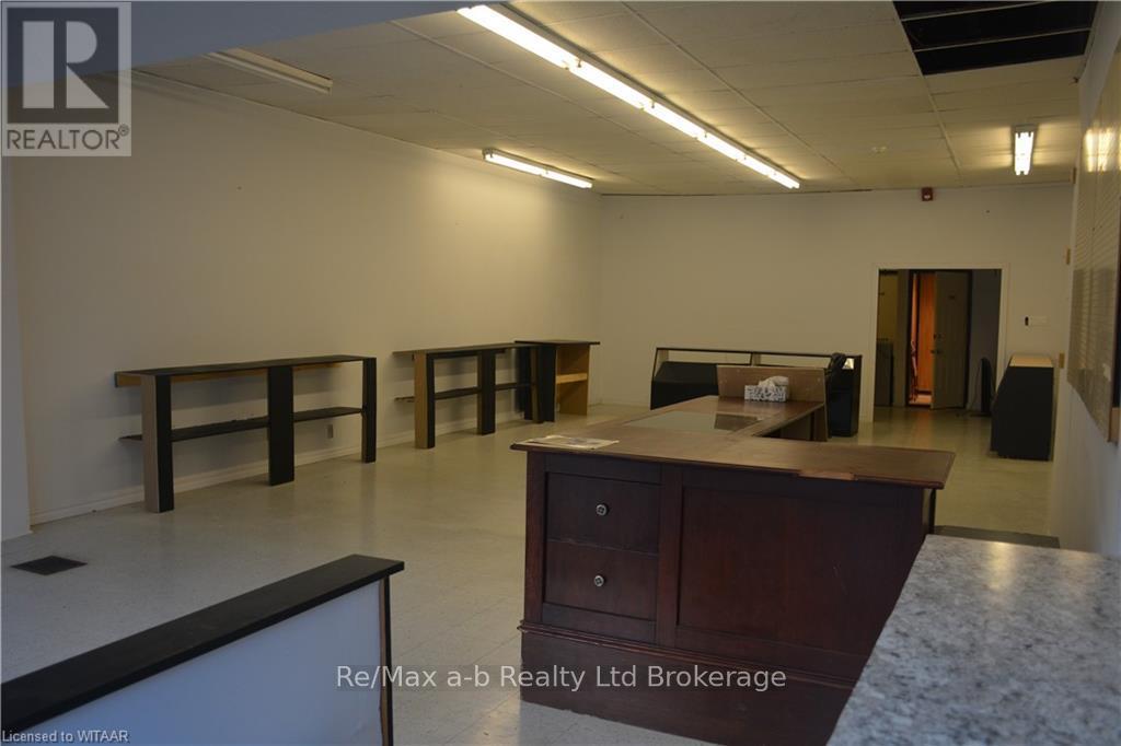 85 Thames Street S Property Photo 9