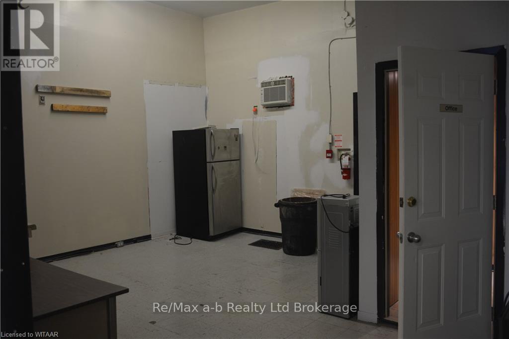 85 Thames Street S Property Photo 10