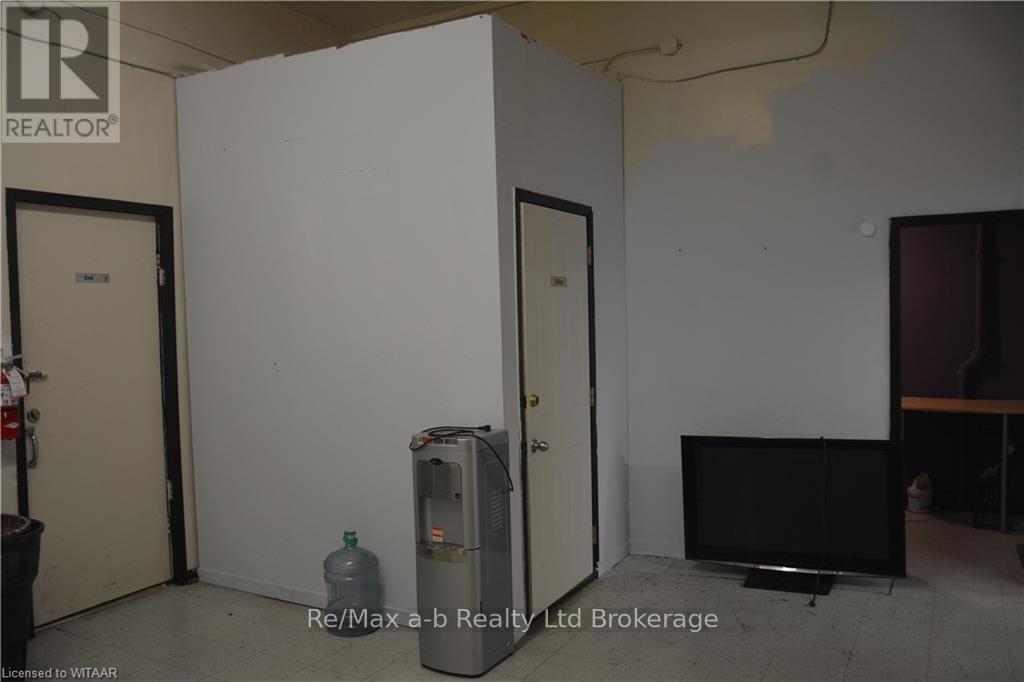 85 Thames Street S Property Photo 12