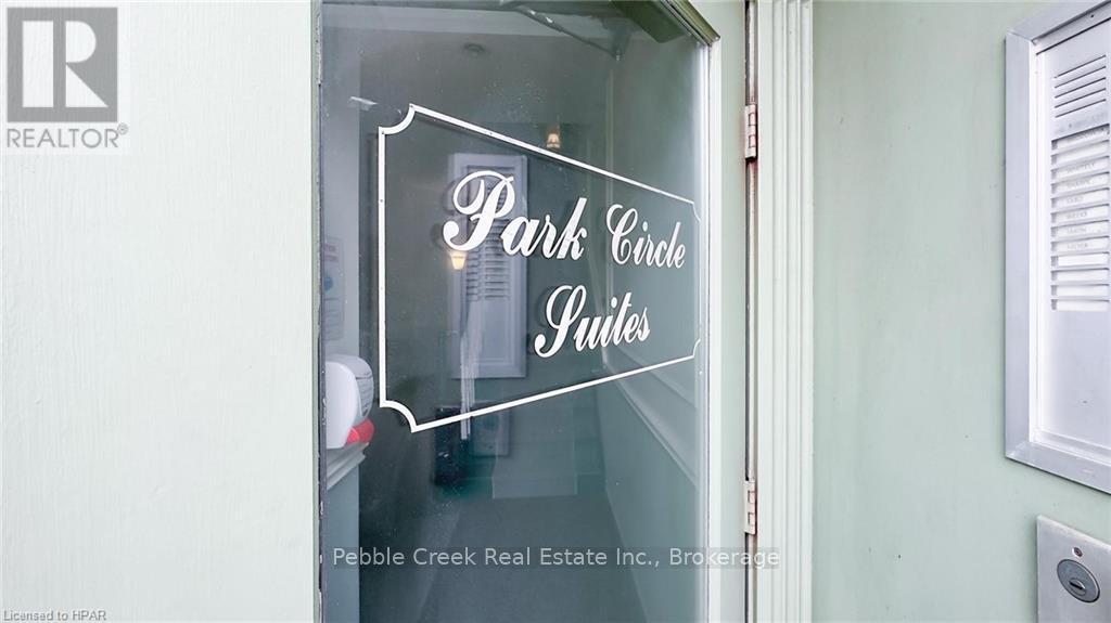 166,168 Courthouse Square Property Photo 11