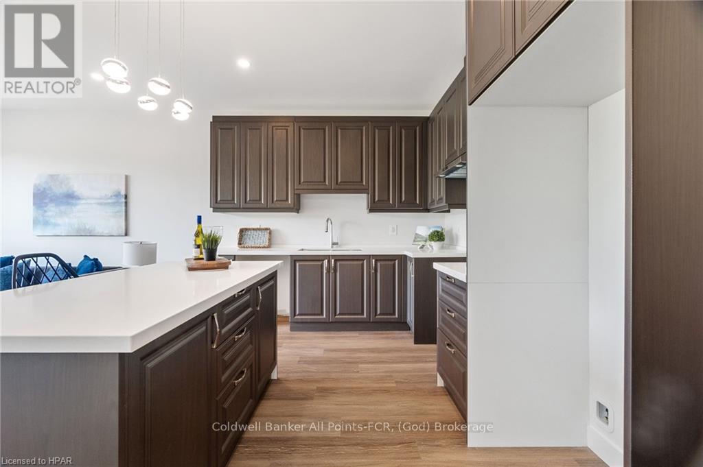 167 Elgin Avenue E Property Photo 17