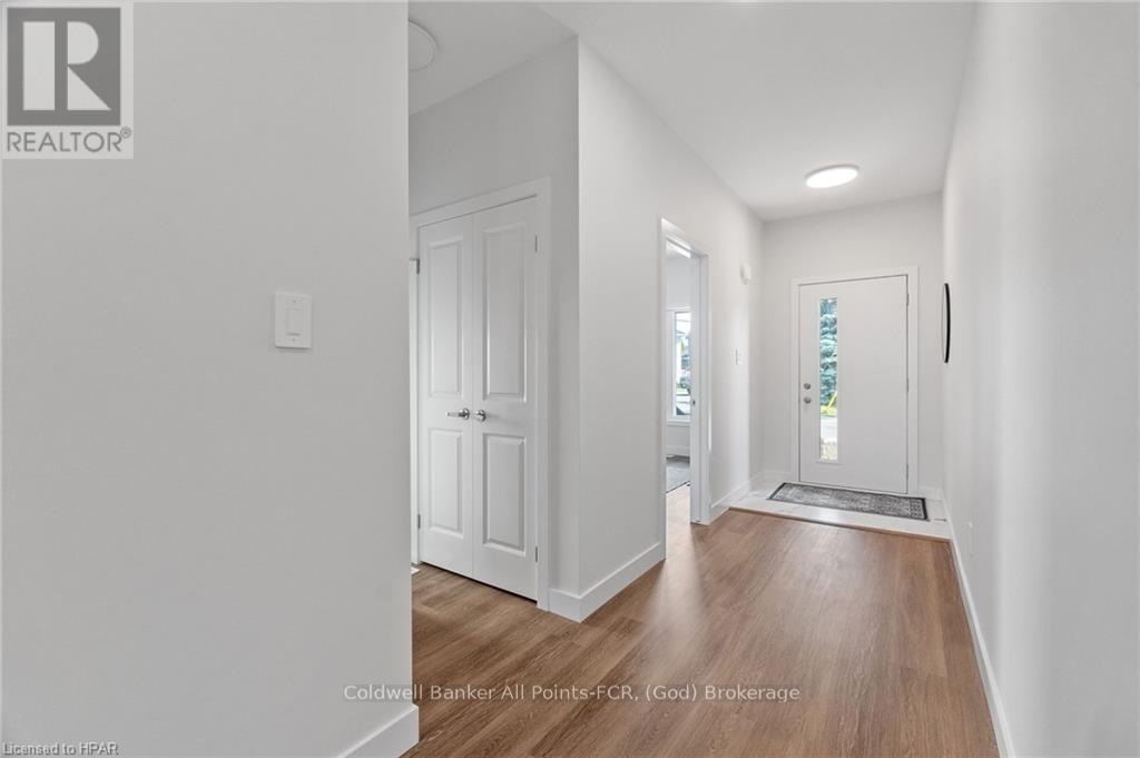 171 Elgin Avenue E Property Photo 7