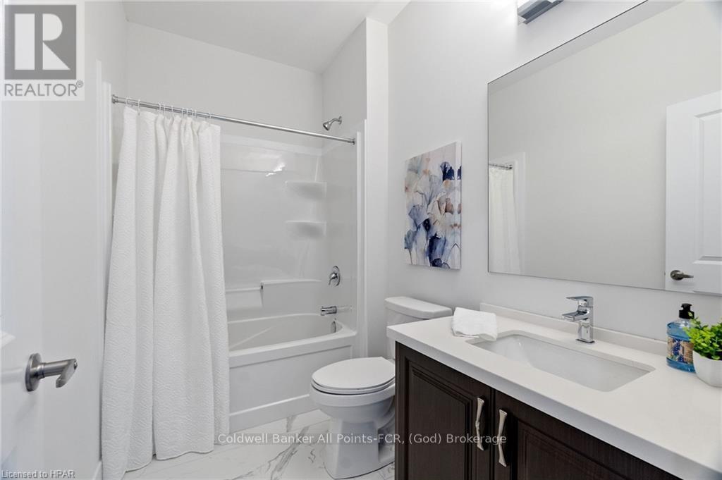 171 Elgin Avenue E Property Photo 8