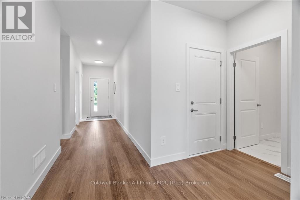 171 Elgin Avenue E Property Photo 9