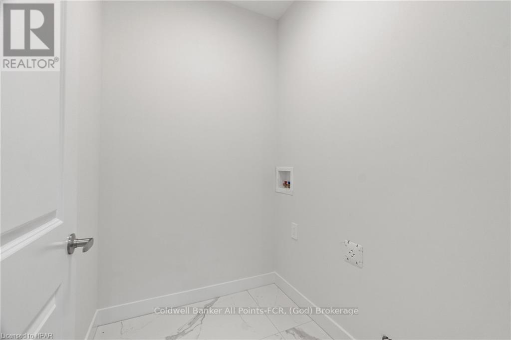 171 Elgin Avenue E Property Photo 10