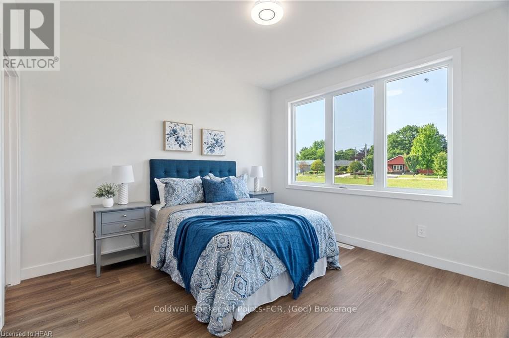 171 Elgin Avenue E Property Photo 11