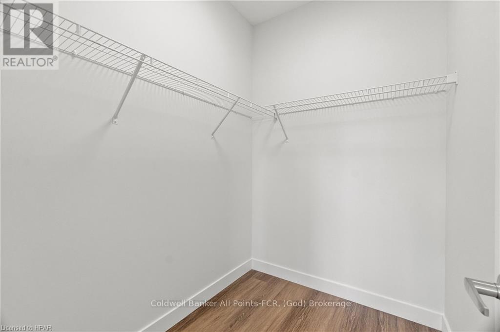 171 Elgin Avenue E Property Photo 14