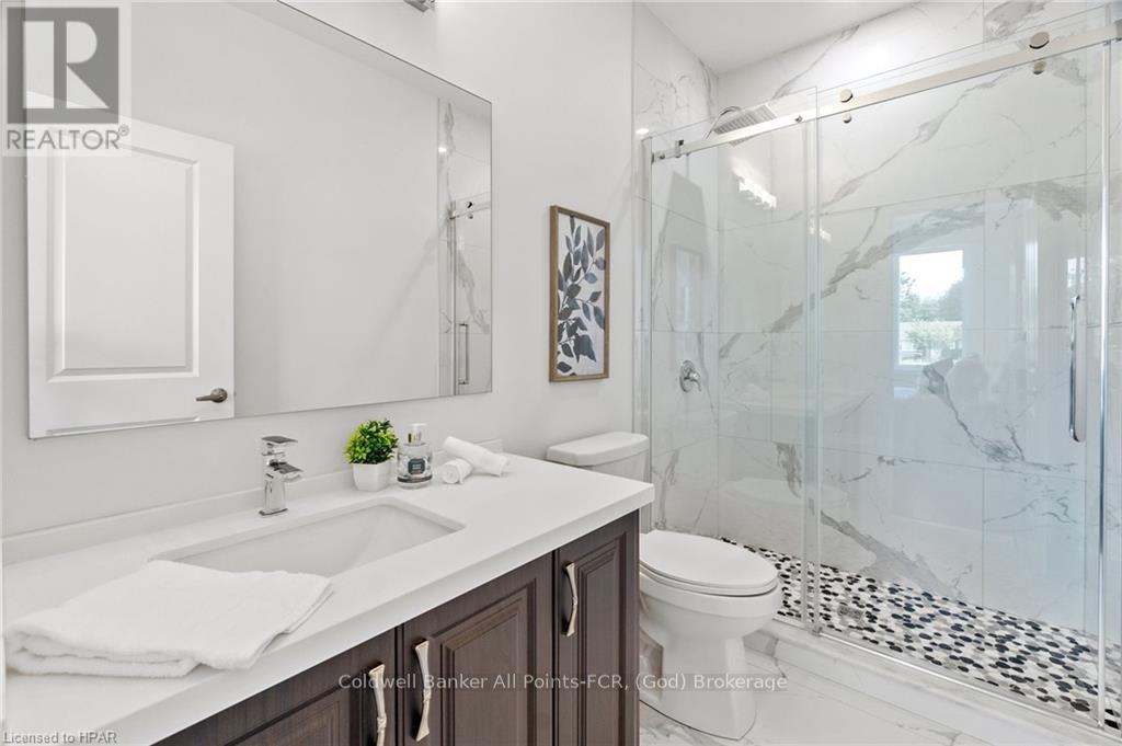 171 Elgin Avenue E Property Photo 15