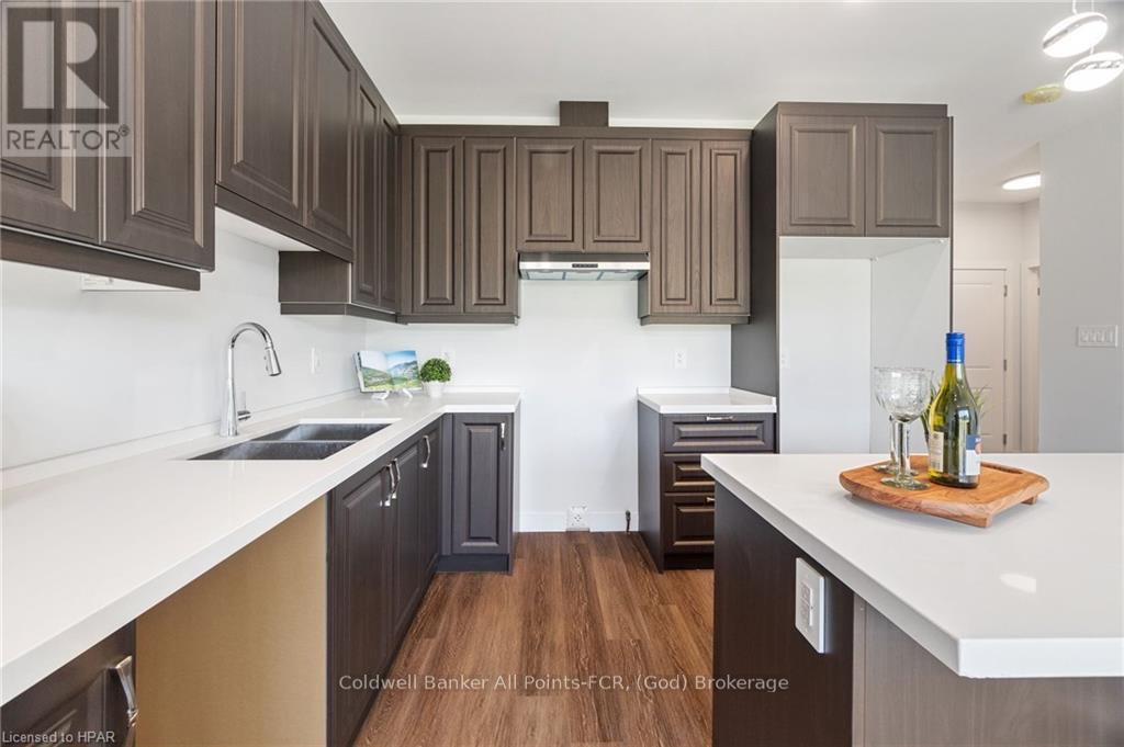 171 Elgin Avenue E Property Photo 21