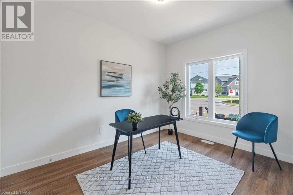 171 Elgin Avenue E Property Photo 24