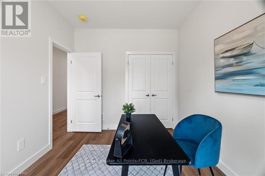 171 Elgin Avenue E Property Photo 25
