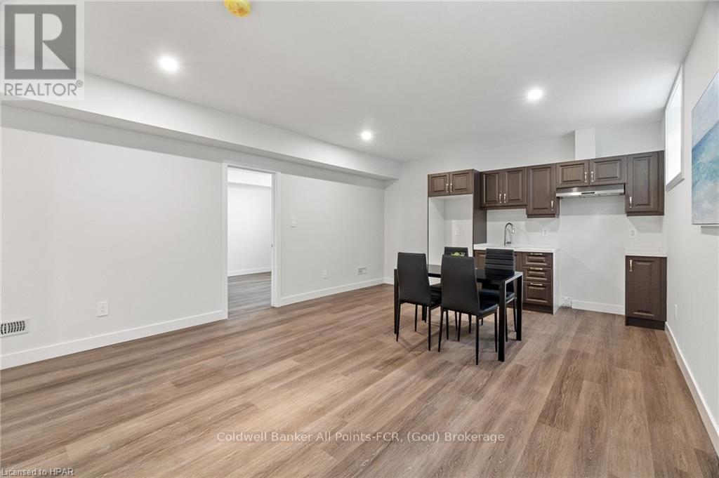 171 Elgin Avenue E Property Photo 26