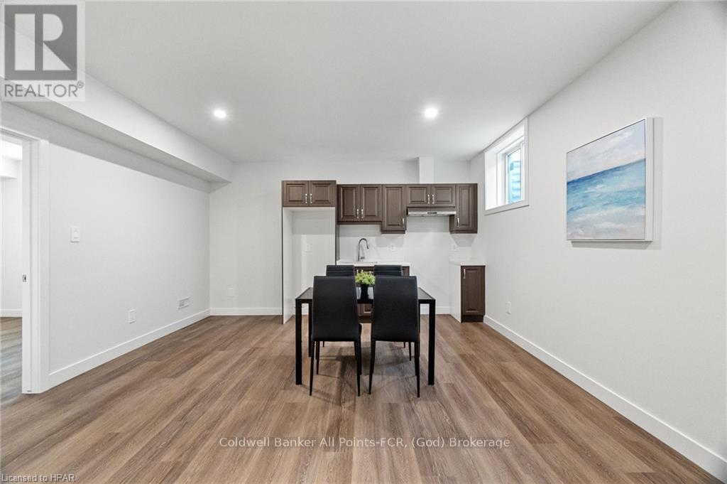 171 Elgin Avenue E Property Photo 27