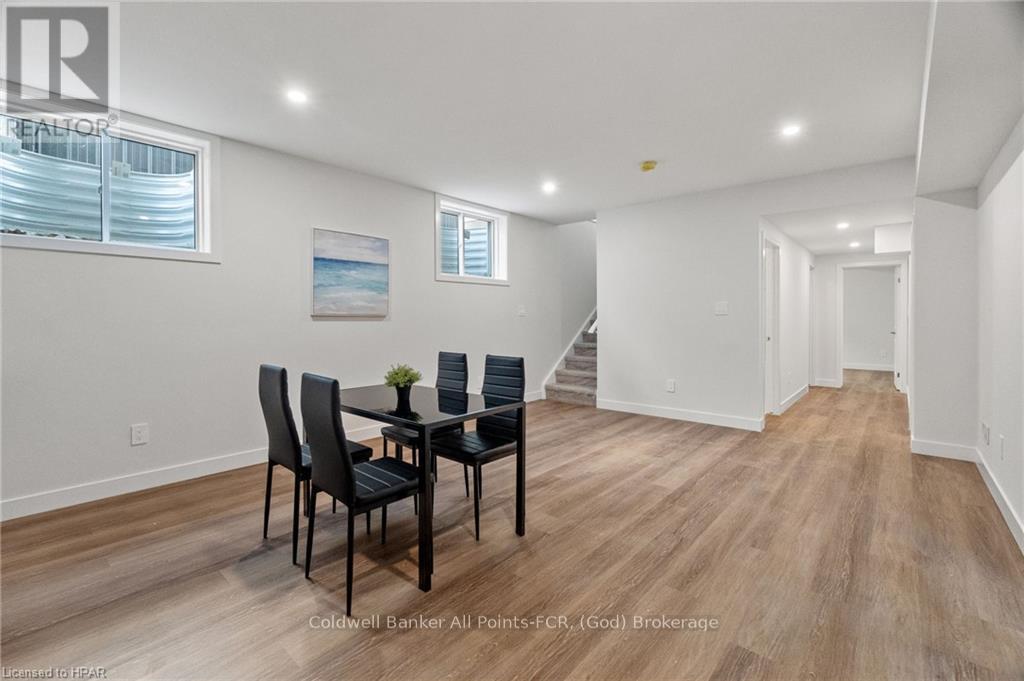 171 Elgin Avenue E Property Photo 29