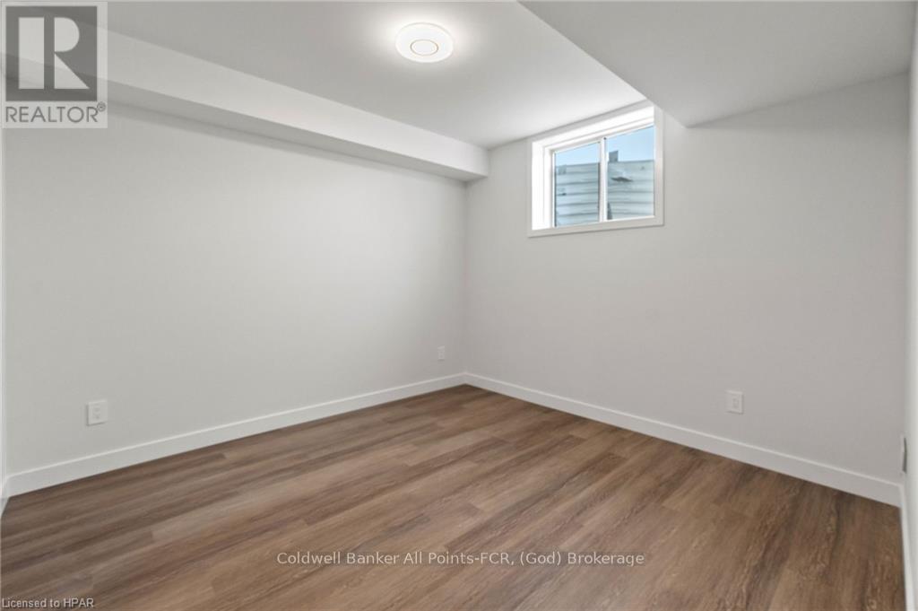 171 Elgin Avenue E Property Photo 30