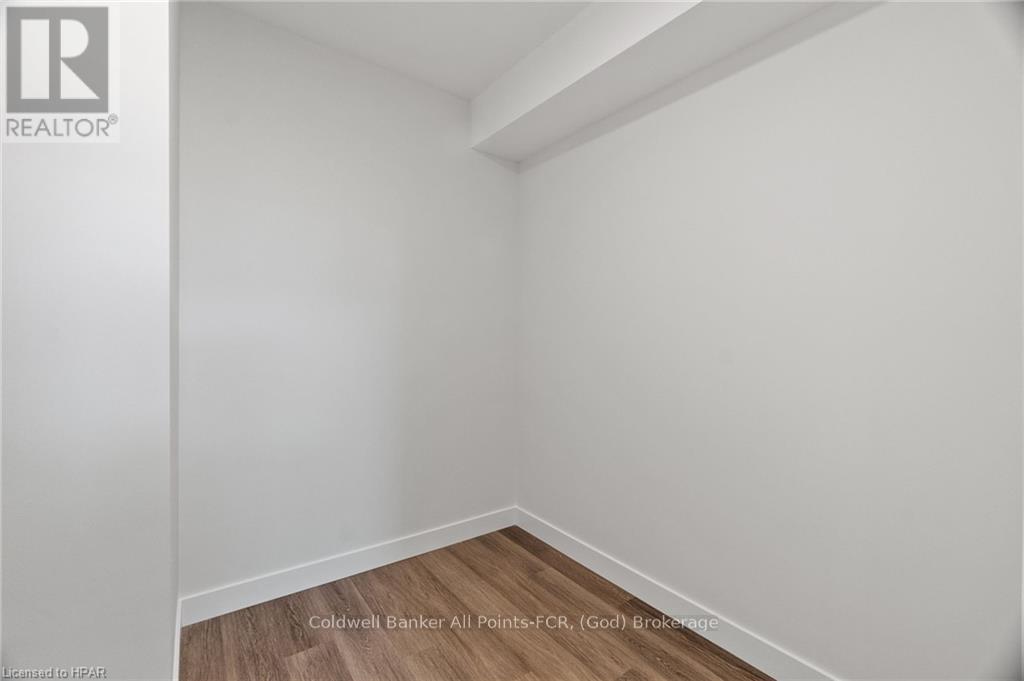 171 Elgin Avenue E Property Photo 31