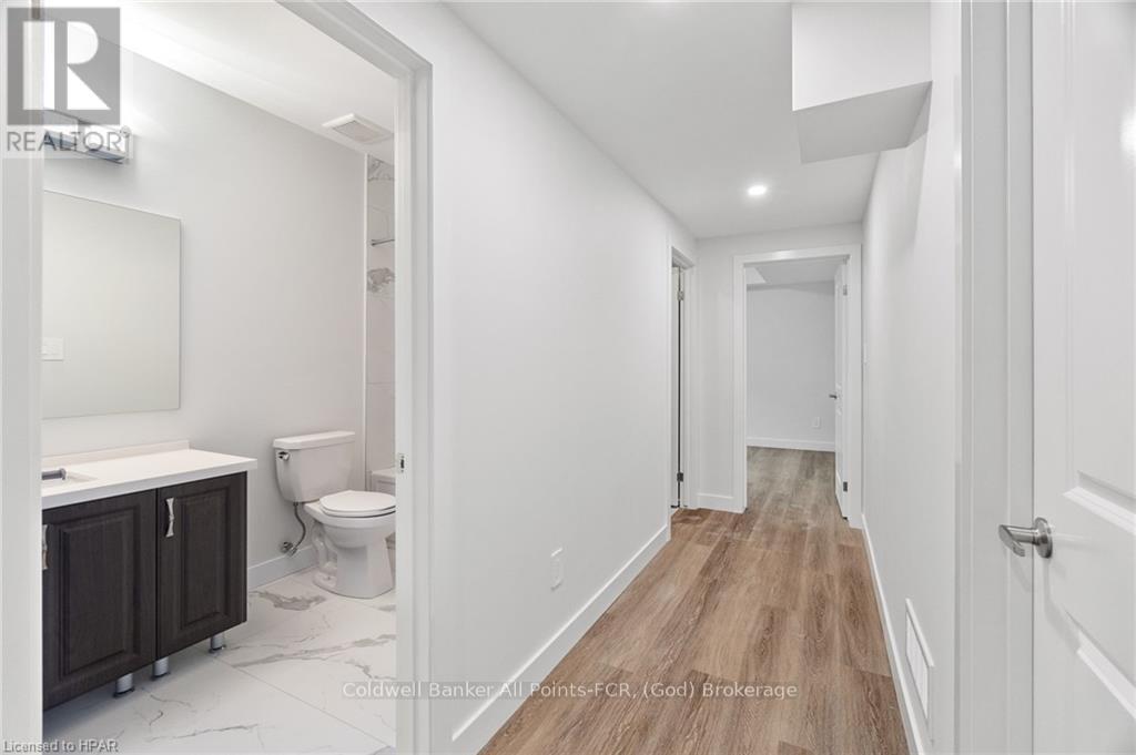 171 Elgin Avenue E Property Photo 33