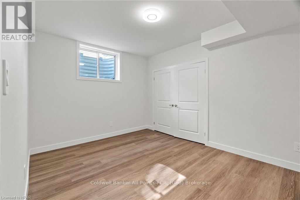 171 Elgin Avenue E Property Photo 37