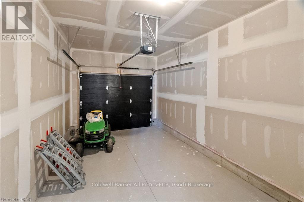 171 Elgin Avenue E Property Photo 38