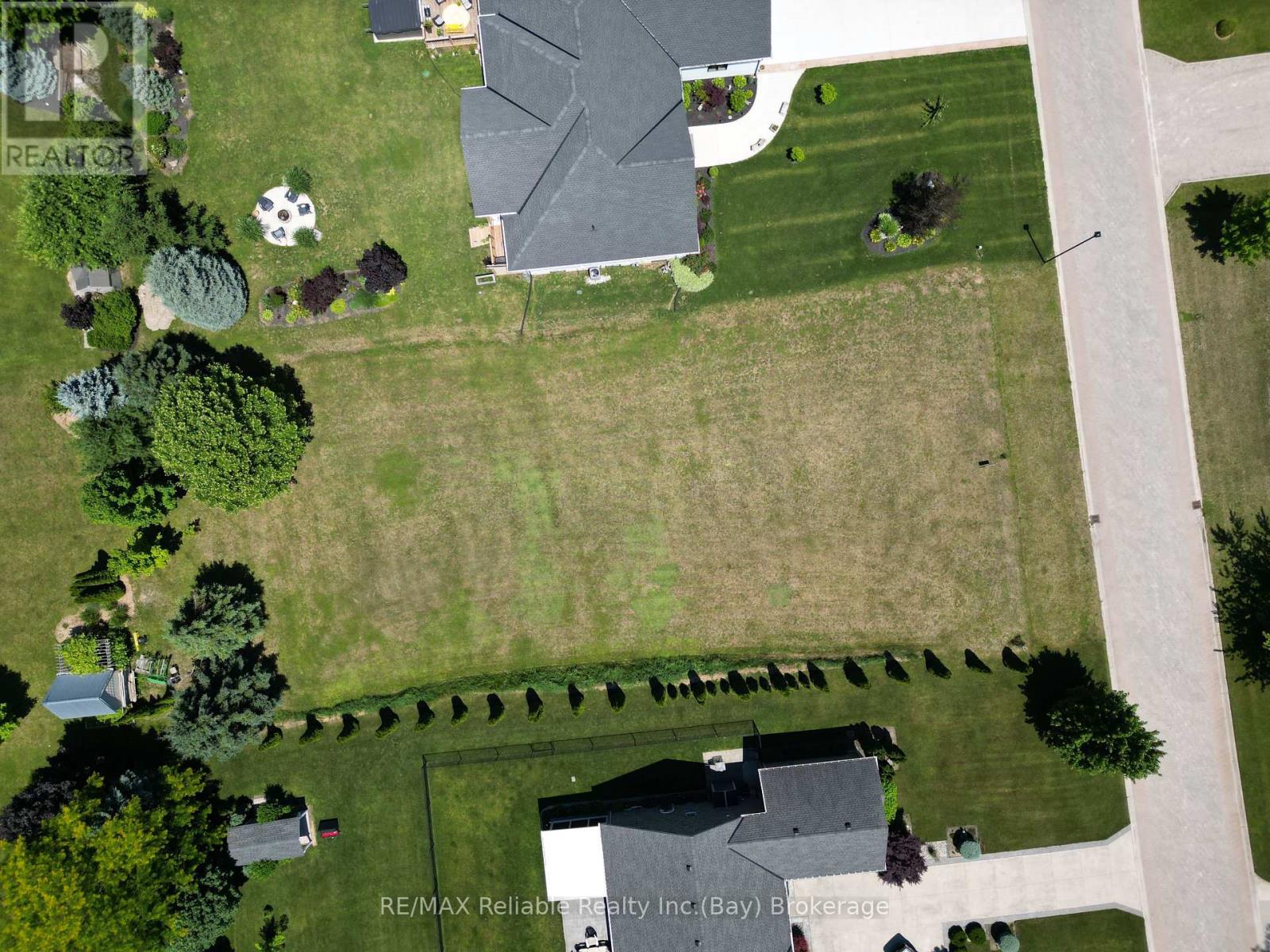 19 Carriage Lane Property Photo 8