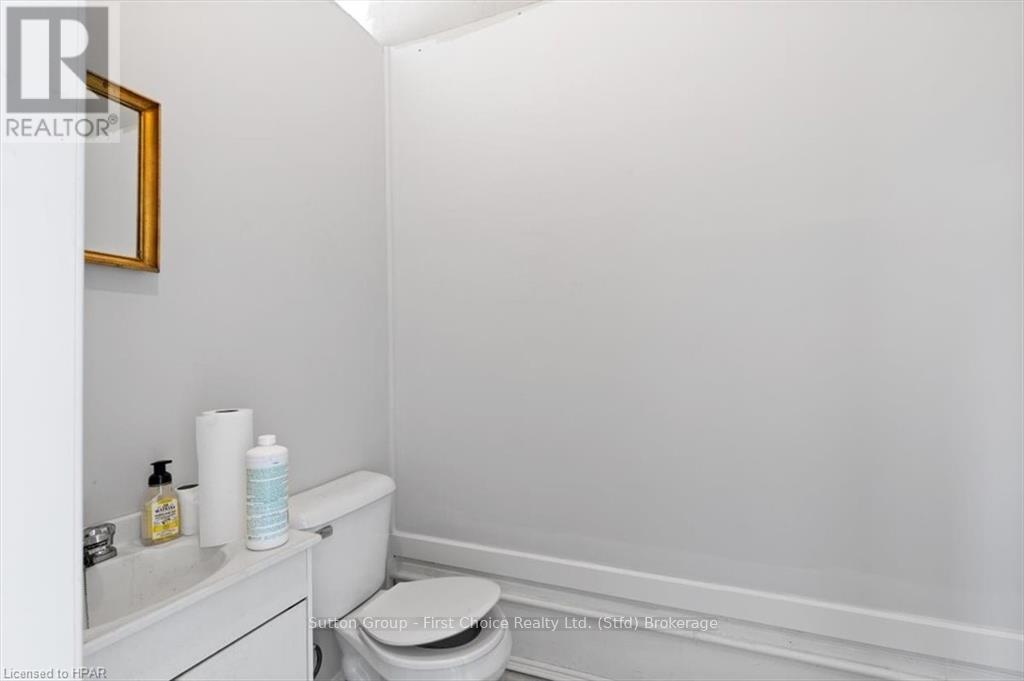 95-97 Queen Street E Property Photo 15