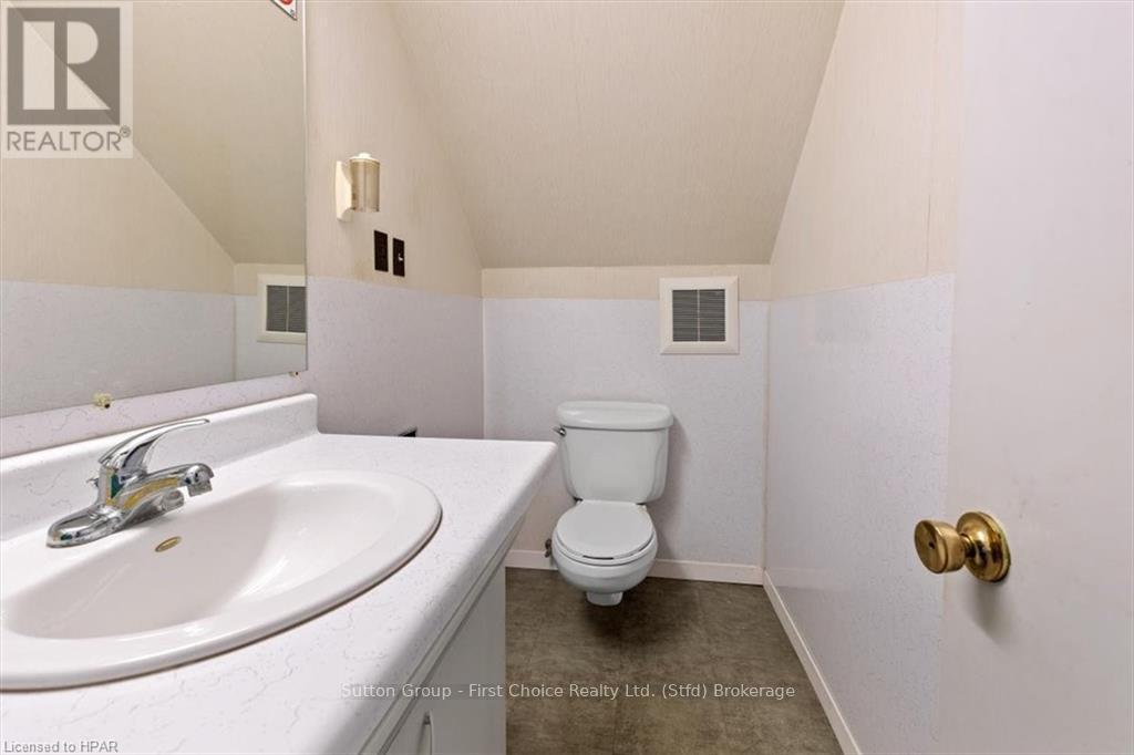 95-97 Queen Street E Property Photo 21