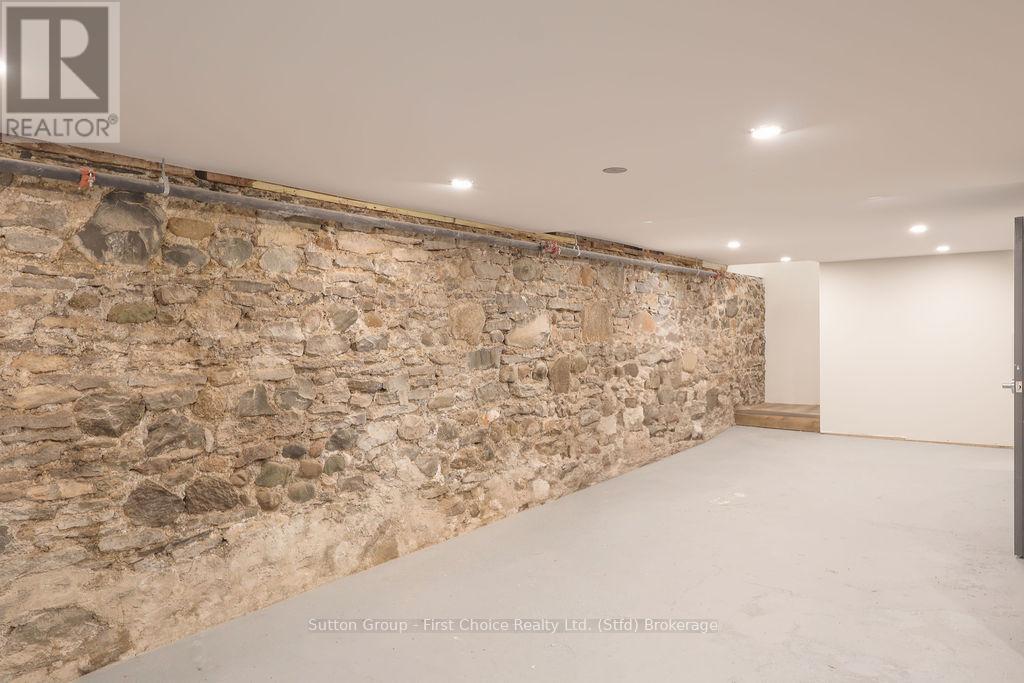 17 Ontario Street Property Photo 14