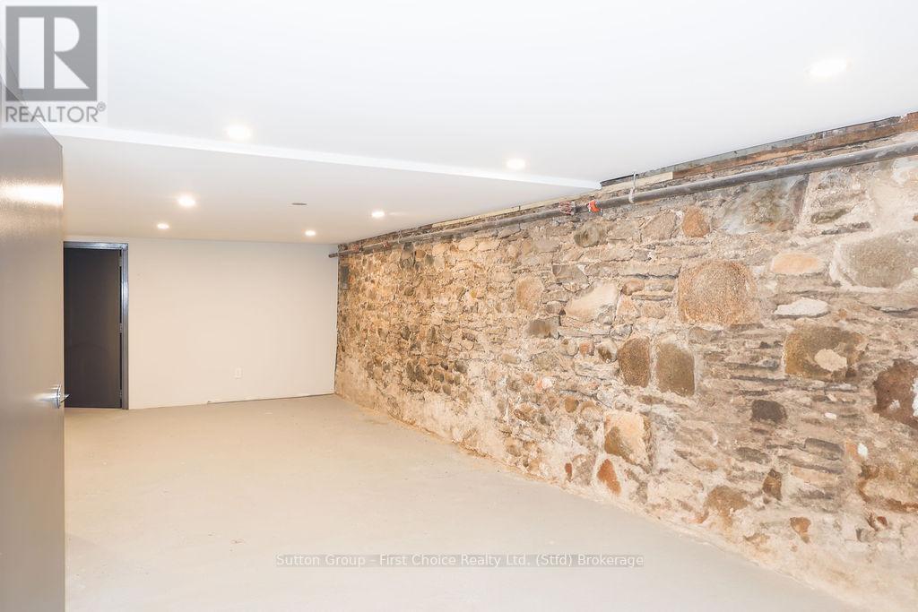 17 Ontario Street Property Photo 15
