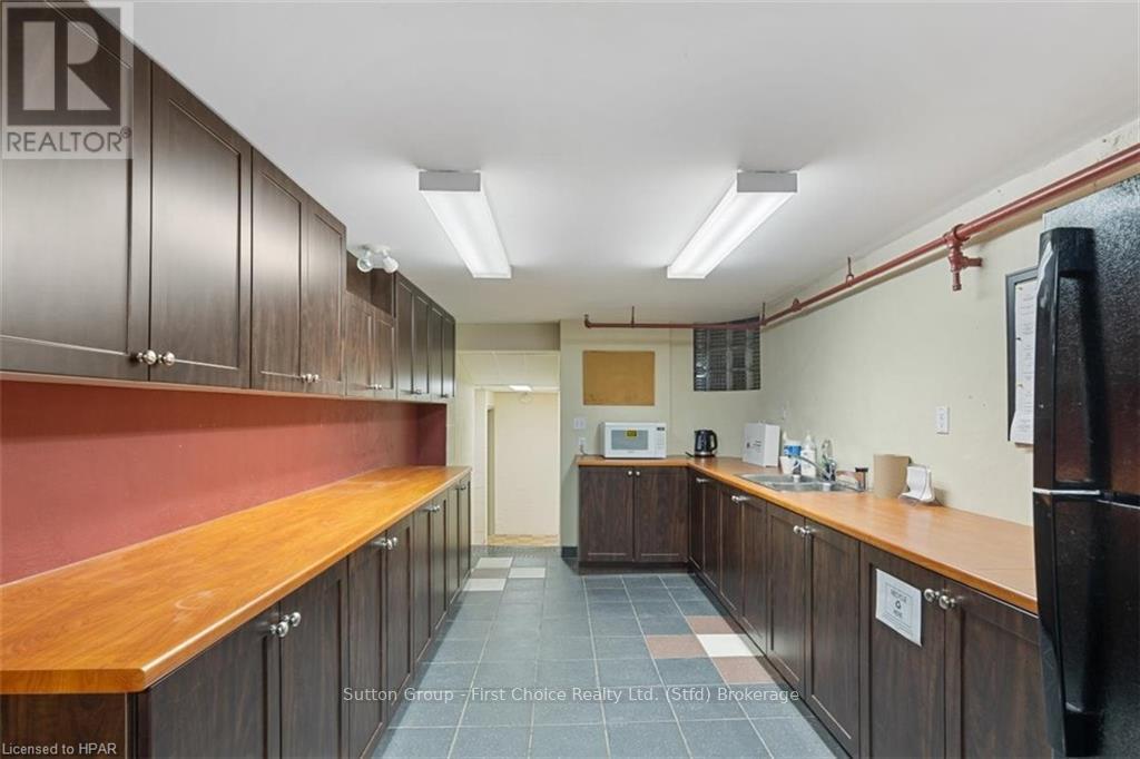 Rear - 107 Erie Street Property Photo 24