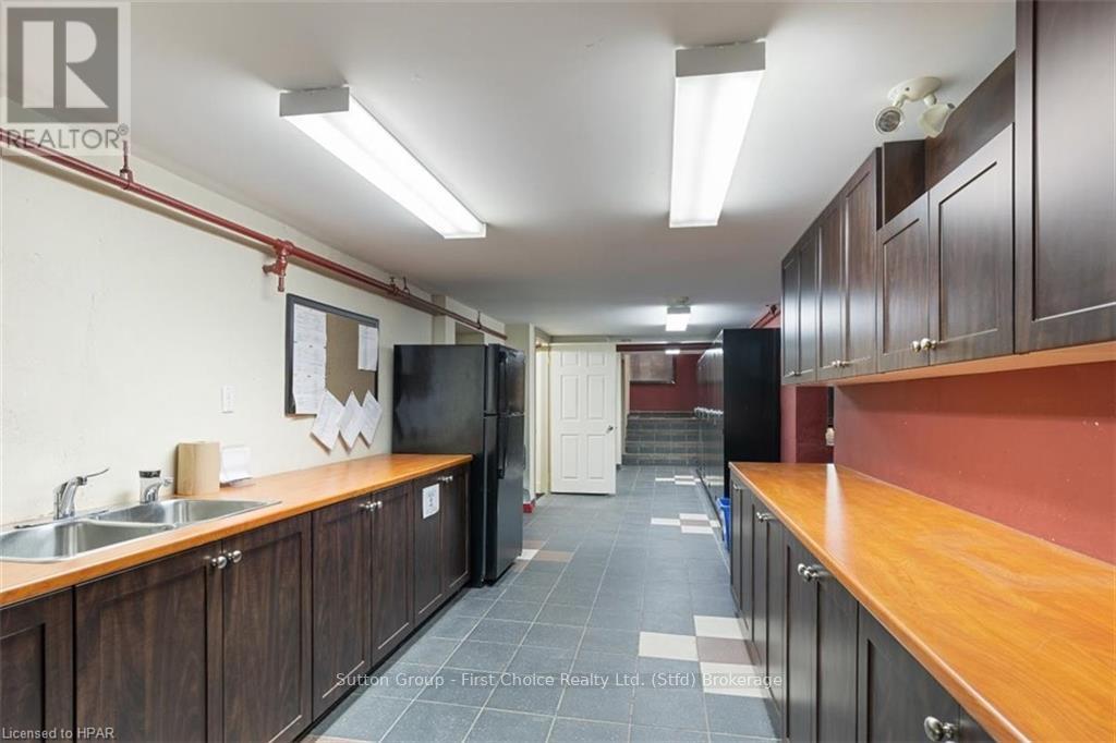 Rear - 107 Erie Street Property Photo 25
