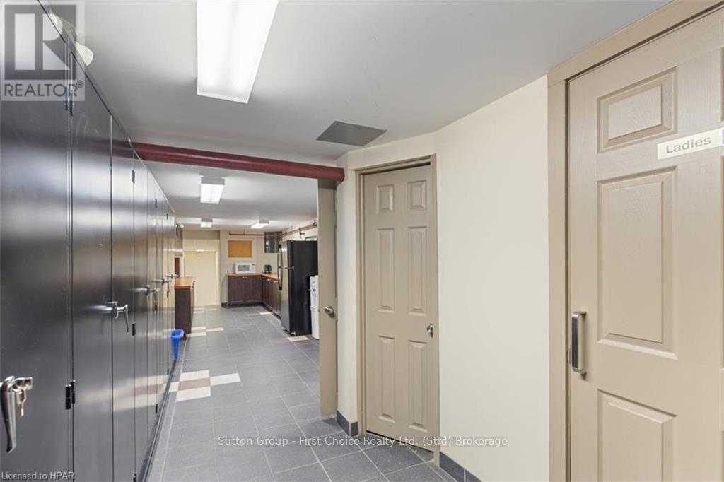 Rear - 107 Erie Street Property Photo 26